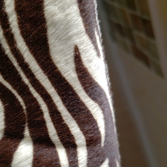 Fortune Valentino Zebra Skin Black/Cream pumps SZ - Picture 2 of 8